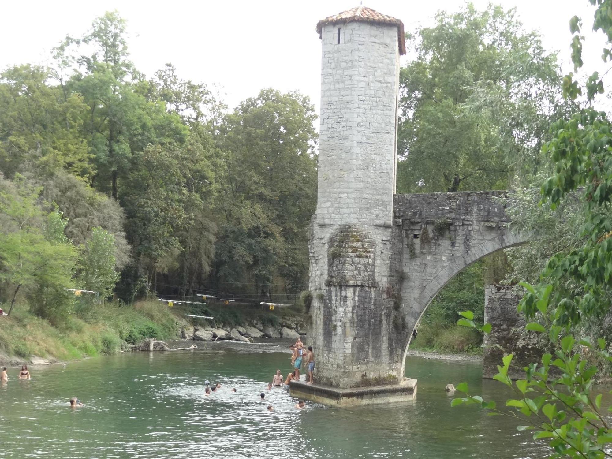 Le Pelerine Villa Sauveterre-de-Bearn Bagian luar foto