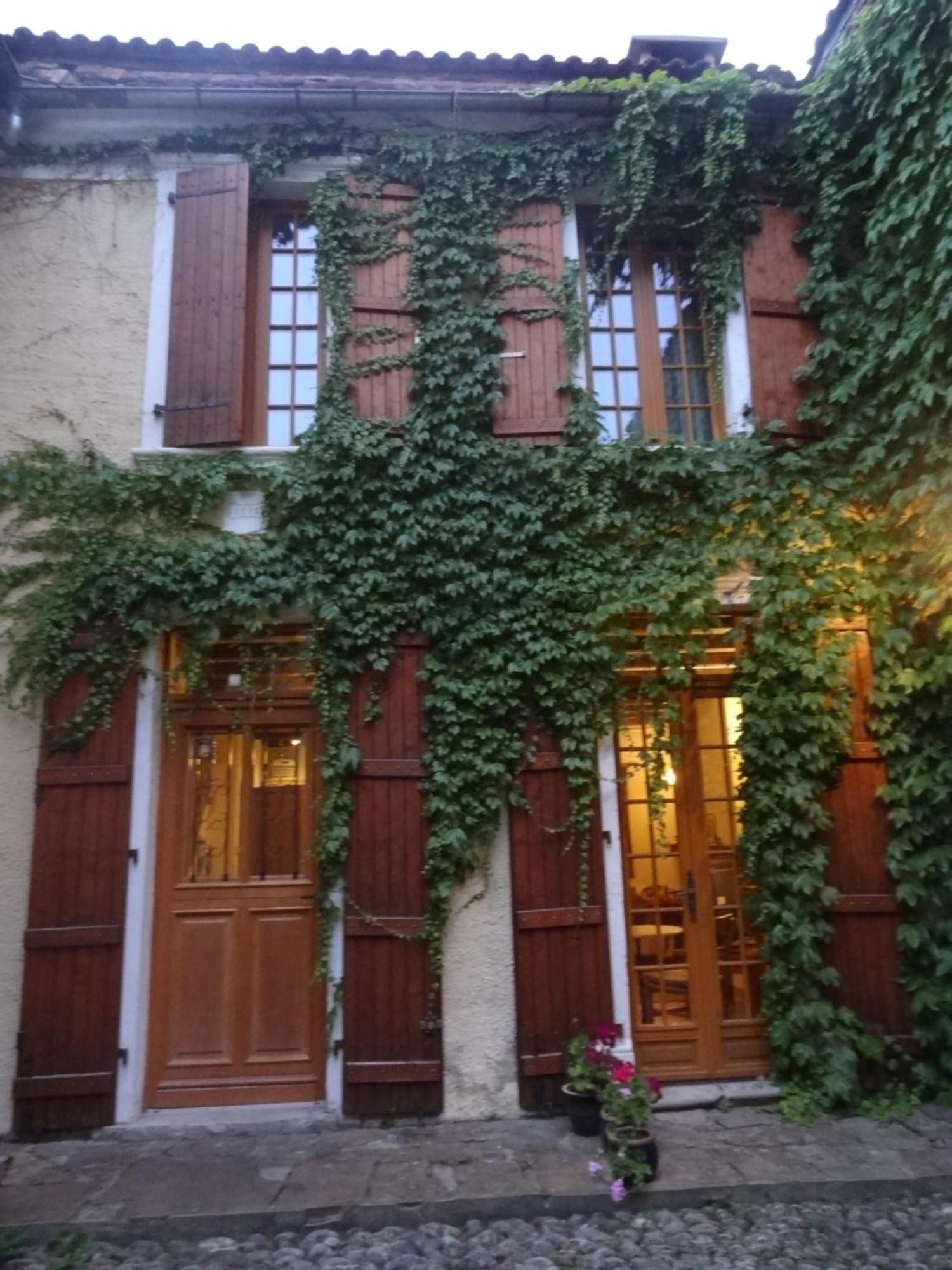 Le Pelerine Villa Sauveterre-de-Bearn Bagian luar foto