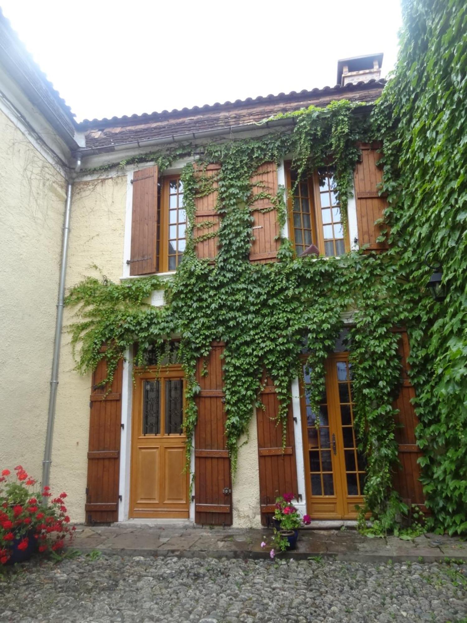 Le Pelerine Villa Sauveterre-de-Bearn Bagian luar foto